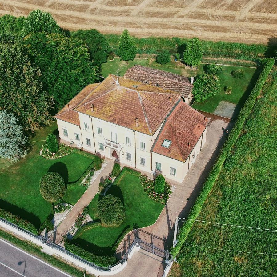 B&B Residence Il Ciliegio , Via Villa Superiore 93 Luzzara Suzzara Bagian luar foto